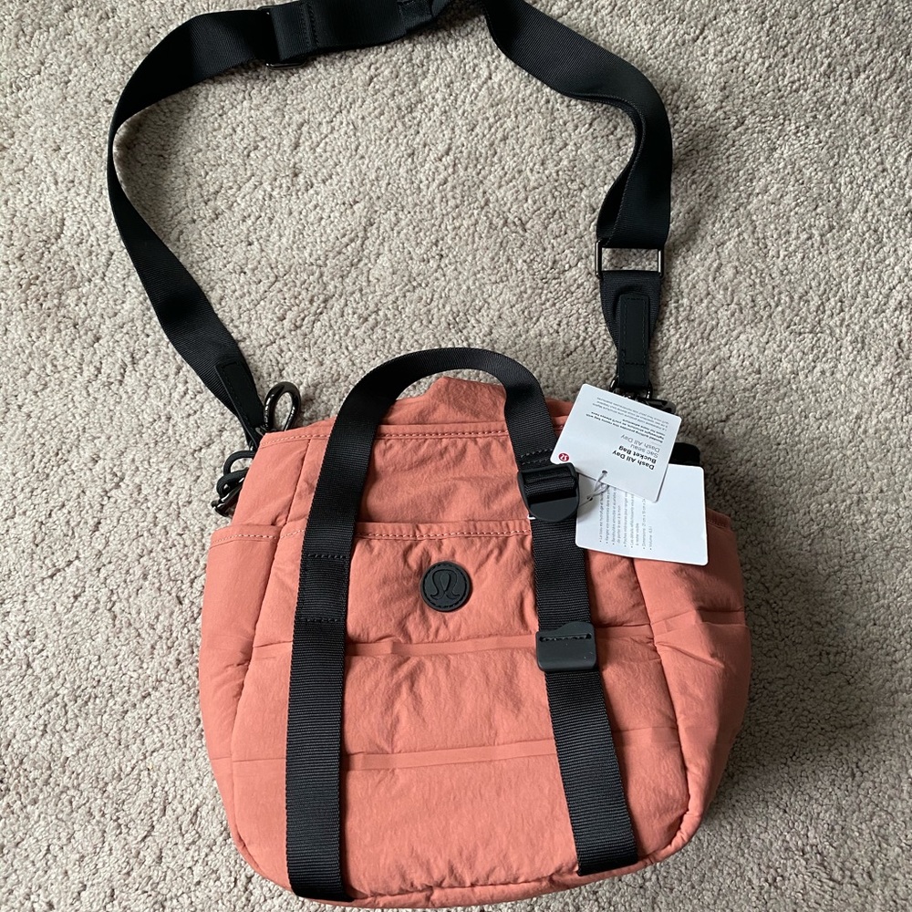 NWT Lululemon Dash All Day bucket bag